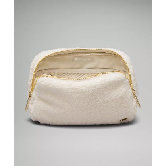 Lululemon Everywhere Fleece Belt Bag - Natural Ivory/Trench 2L New w/tag - Picture 10 of 12